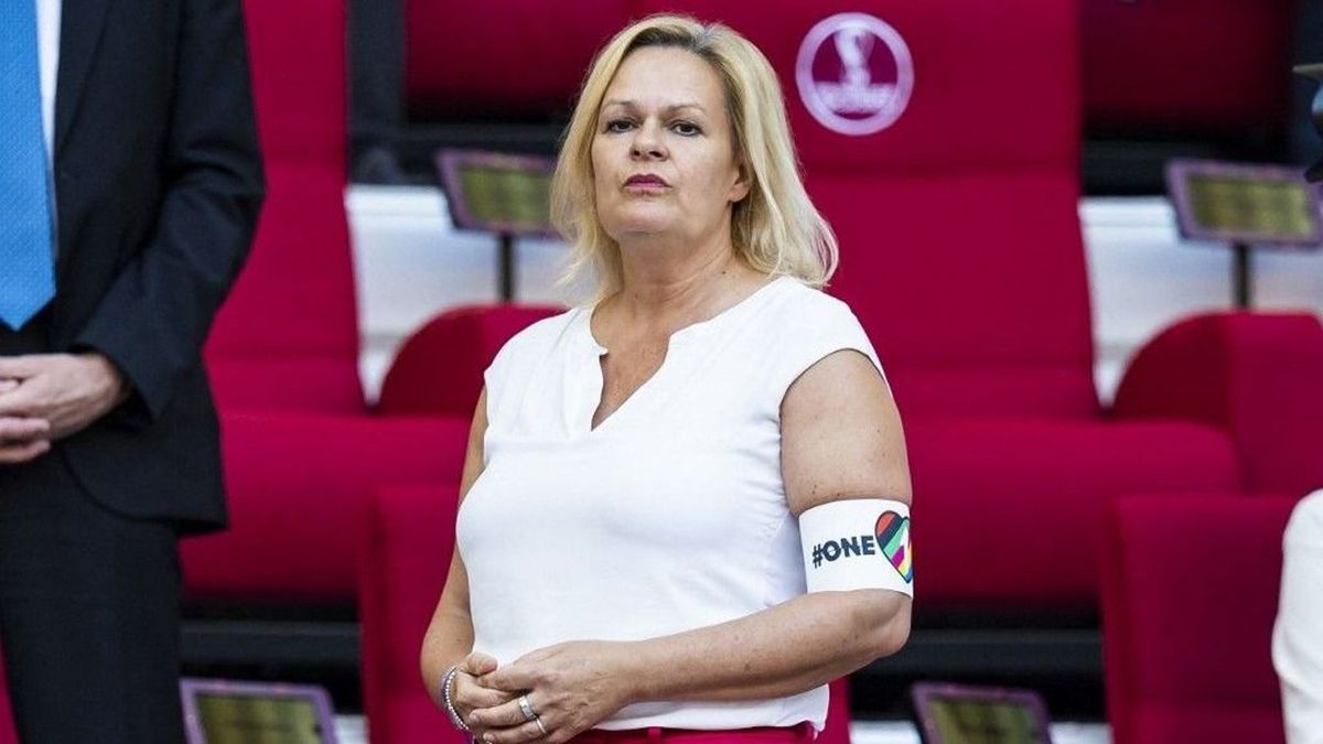 Demokrácia német módra: kritizálta a belügyminisztert, elítélték érte
