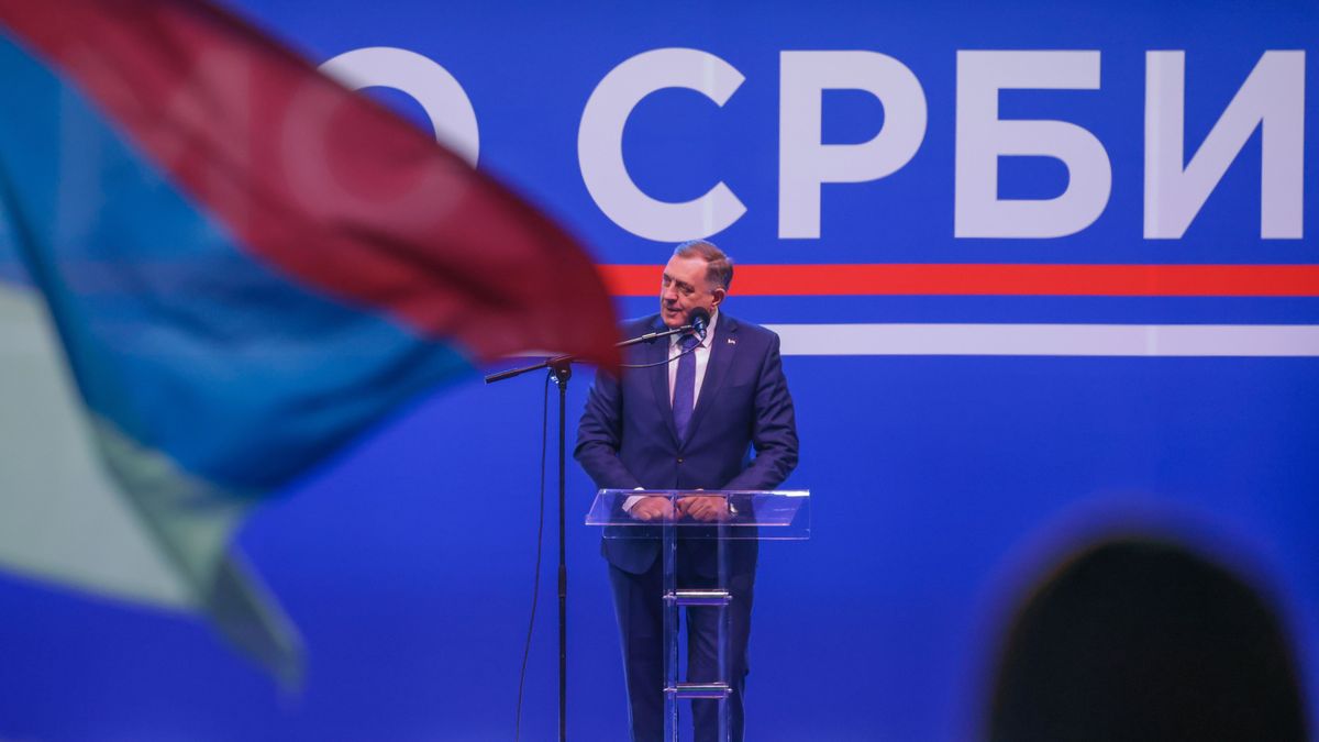 Bosznia recseg-ropog: fegyveresek védték meg Dodikot a szövetségi hatóságok elől