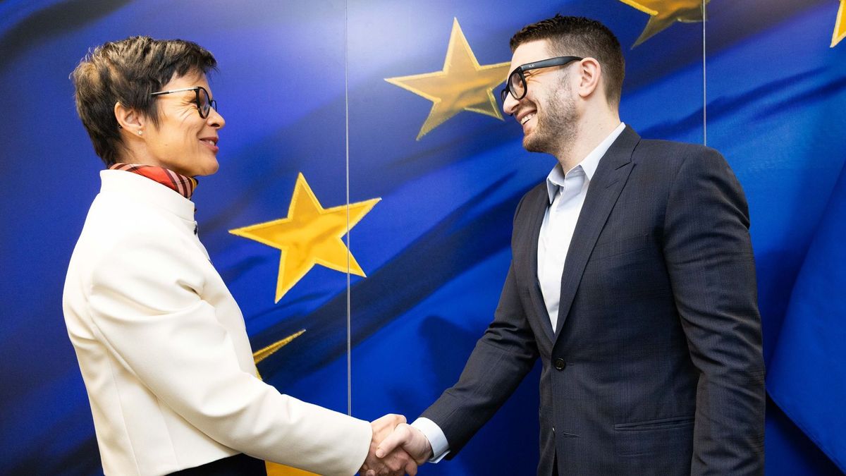 Meggyőzhették az EU-s biztost: nemrég Sorosnak mutogatta, miért esélytelen Ukrajna csatlakozása, azóta dátumot is tud