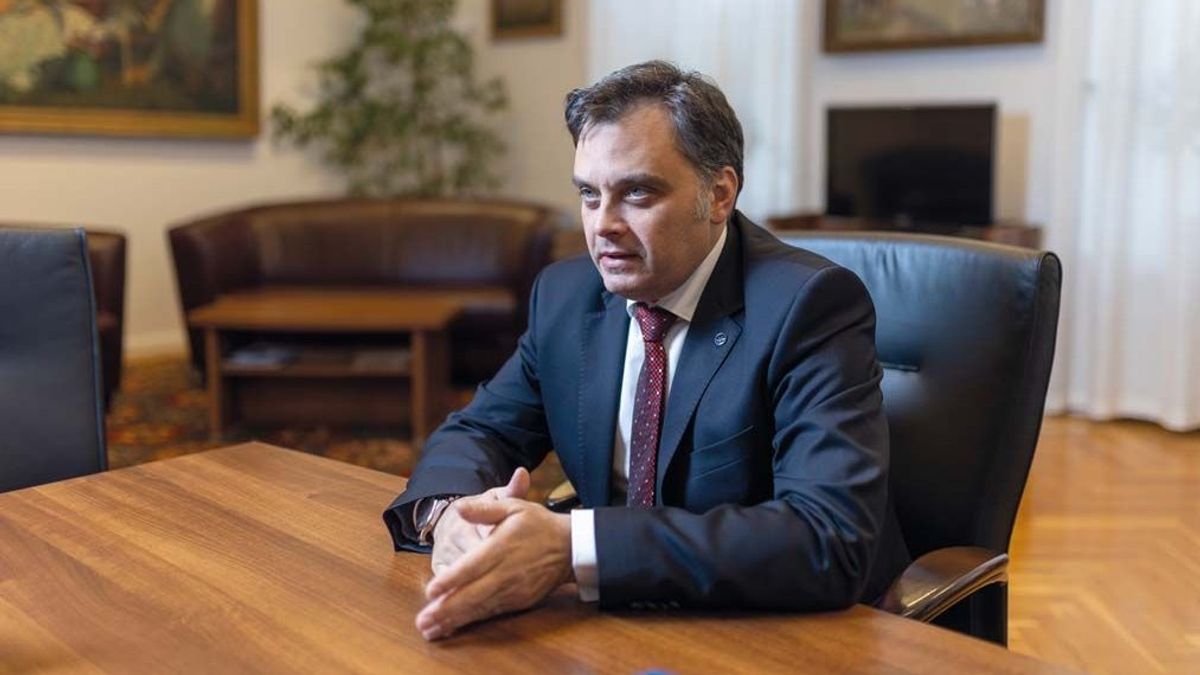 A magyar szabadságot ismét külső erők fenyegetik