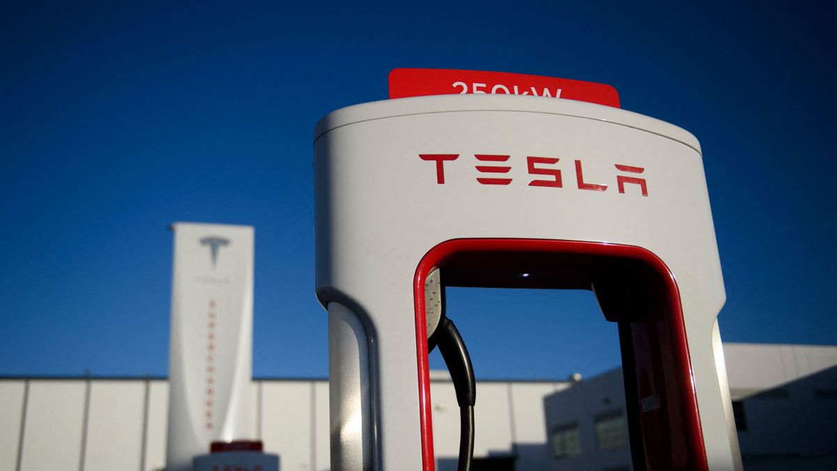 Ennek nem fog örülni Elon Musk: szabadesésben a Tesla