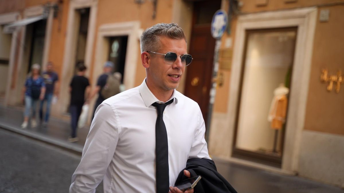 Mikor mond le a mentelmi jogáról?
