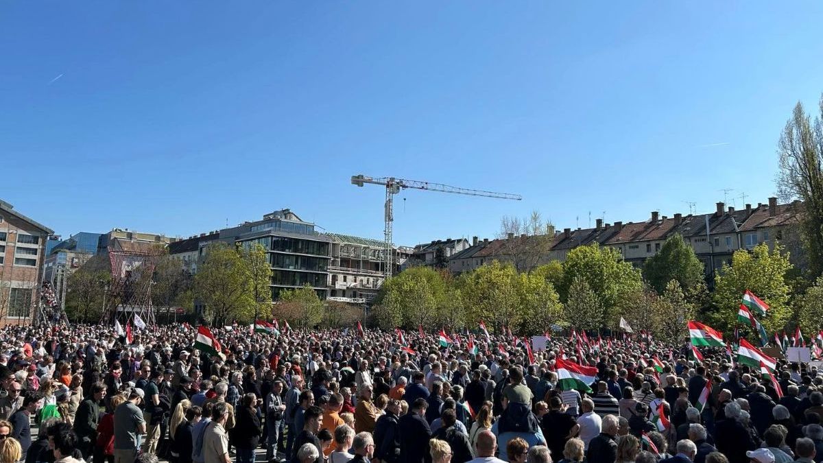 Beleremegett a föld a jobboldal erődemonstrációjába: van mitől tartania Magyar Péternek (FOTÓ)