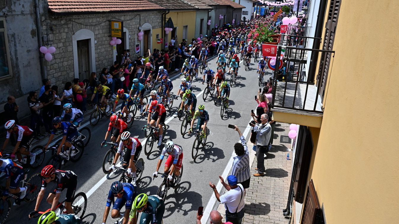 Ferenc pápára emlékeznek a Giro d'Italian