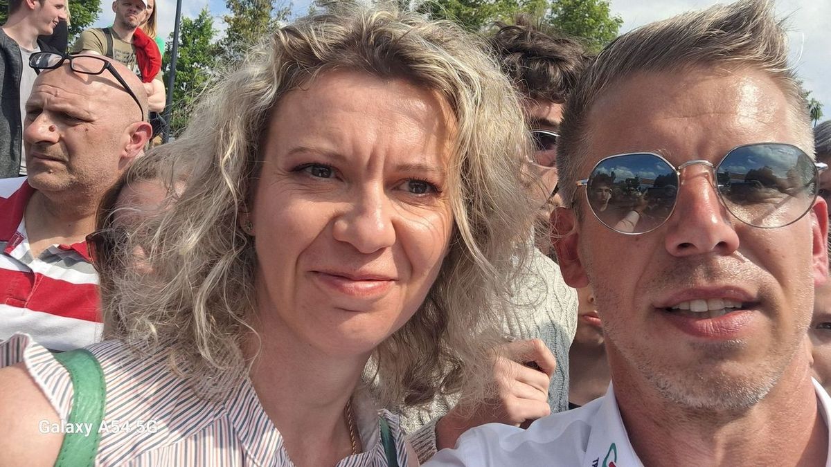 „Ne szúrjuk el idő előtt” – váratlan helyről könyörögnek Magyar Péternek, mert Kollár Kinga veszélybe sodorja a kormányváltást
