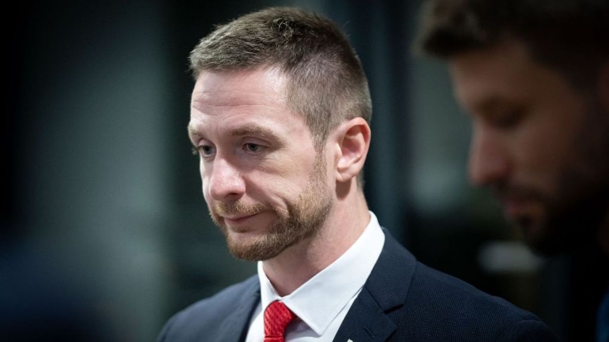 Elszabadultak az indulatok az Európai Parlamentben: kidobták azokat, akik megtapsolták Magyarország védelmezőjét