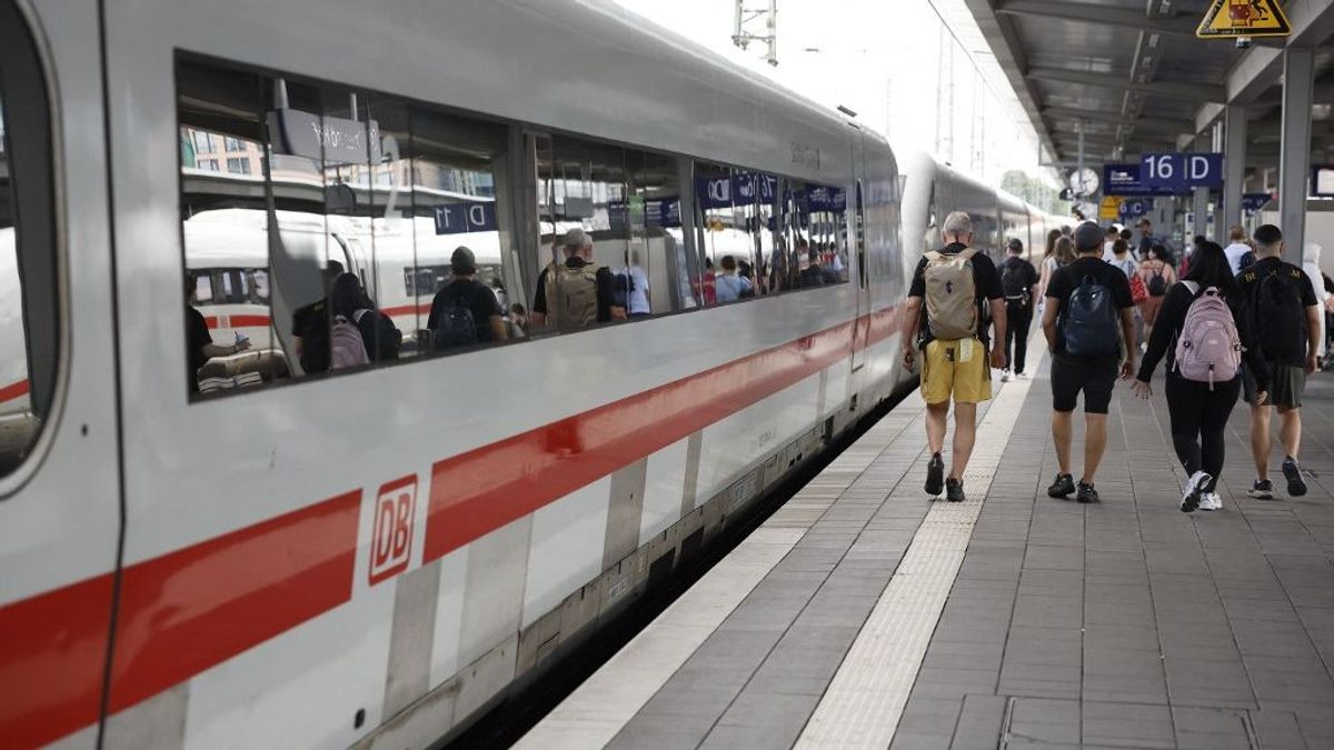 Kitiltanák a fegyvereket a német tömegközlekedésről