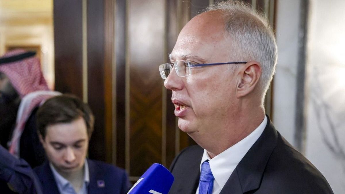 A háború kitörése óta nem volt ilyen: magas rangú orosz vendég érkezik Amerikába, még a szankciós listáról is le kellett venni