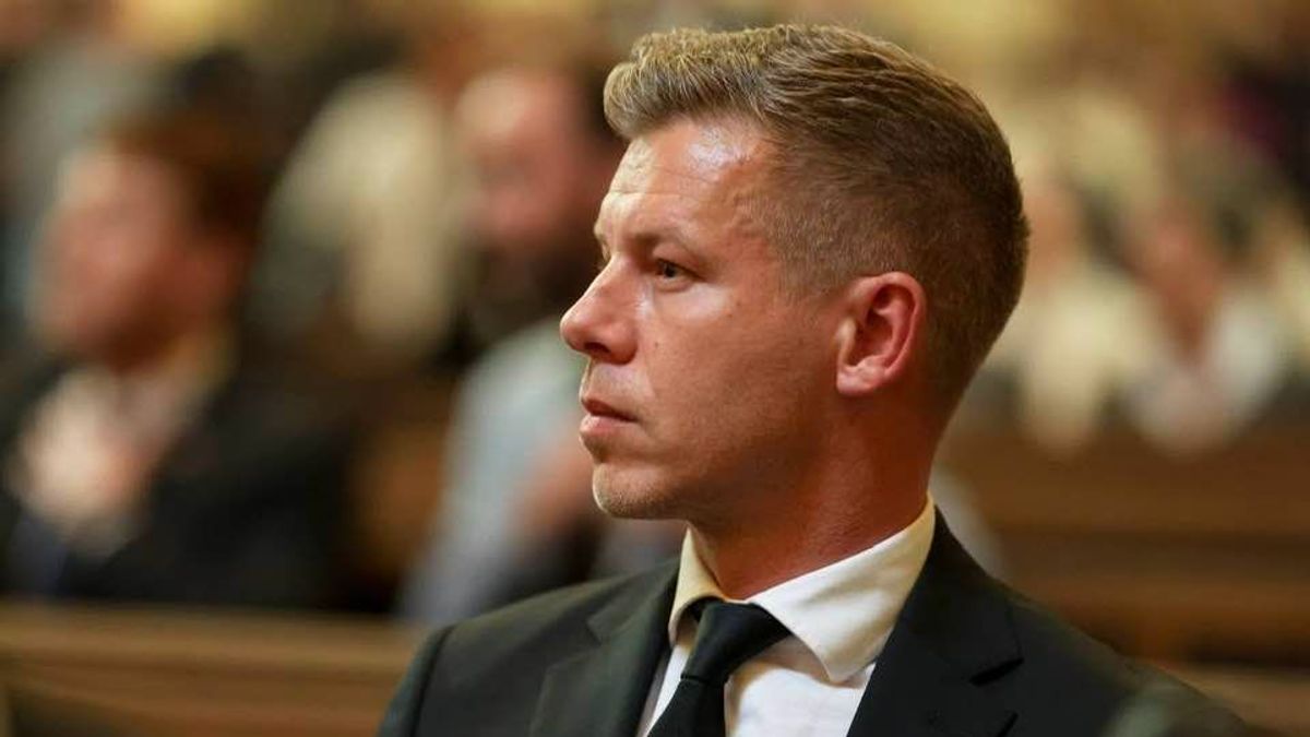 Petike, nem a templomi hatásvadász fotókkal kellene flexelni, hanem a városházi szövetségeseid egyházellenes kampányát leállítani