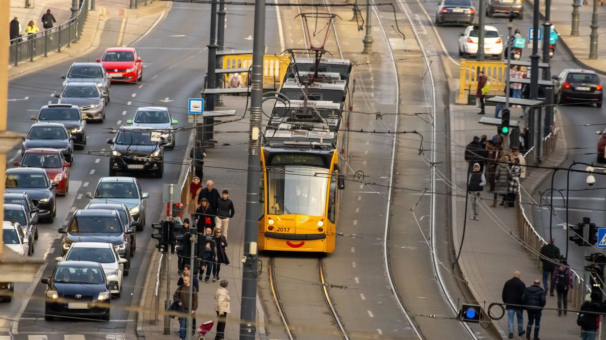 Egyre többen választják az autót Budapesten a tömegközlekedés helyett