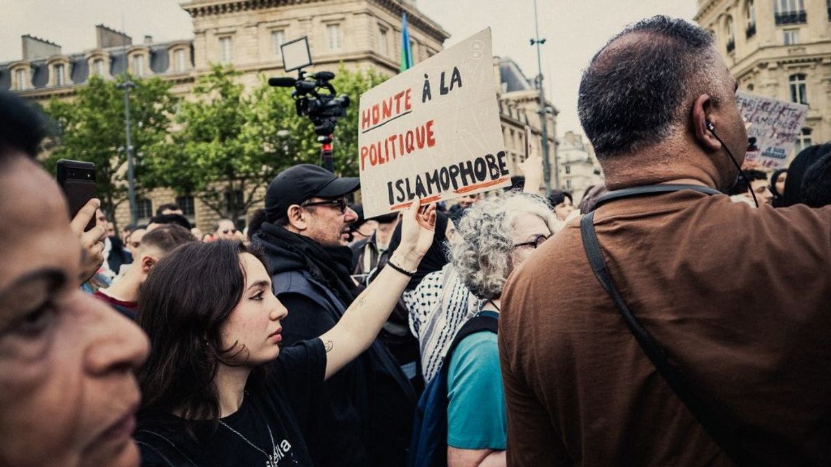 A franciák nagyon aggódnak az országukért – az iszlamofóbia miatt