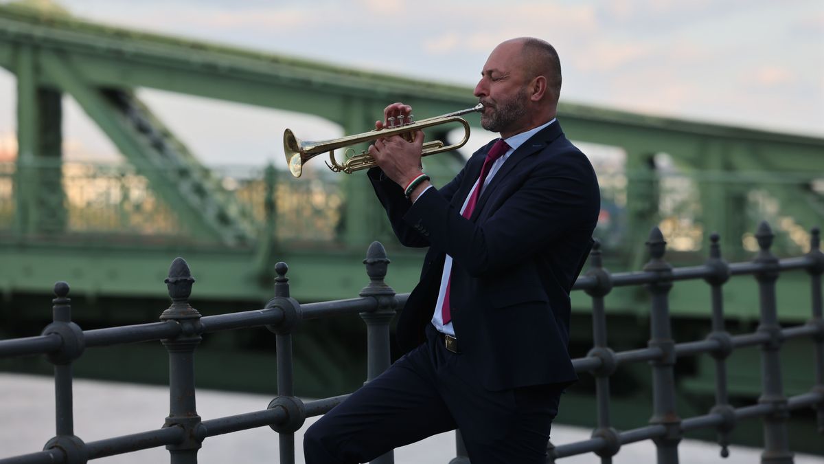 Váratlan helyen tűnt fel a trombitájával Szabó Bálint (VIDEÓ)