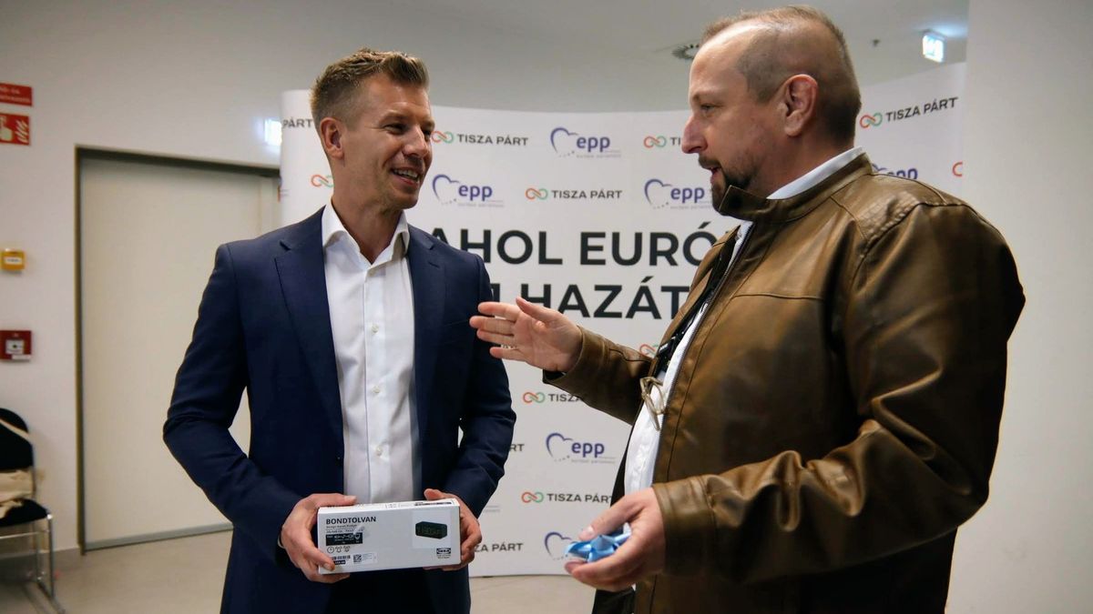 Ki fizeti a számlát a „propagandistázó” Gulyás Balázsnak?