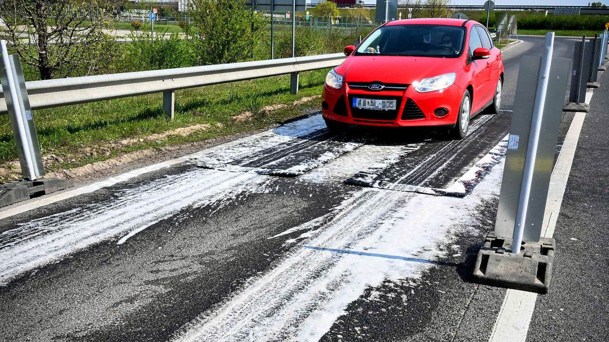 Lezárta a határait Ausztria, egyre nehezebb a közlekedés a járvány miatt
