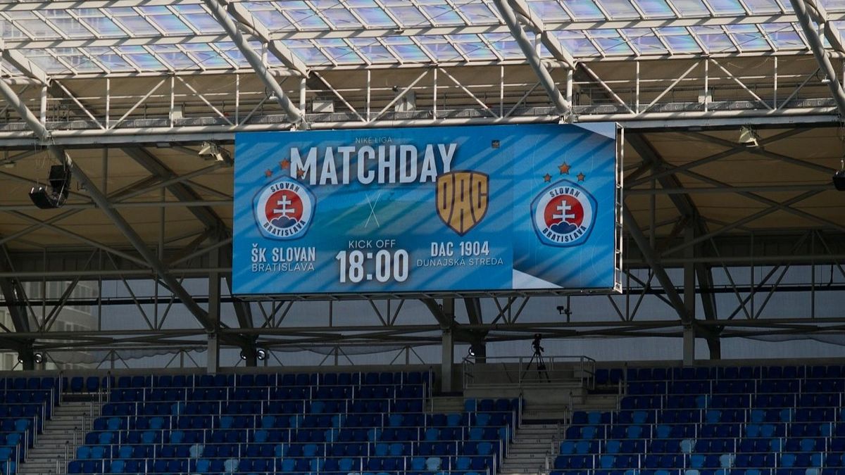 A Slovan-drukkerek ismét nem bírtak magukkal: felháborító molinóval provokálták a magyarokat (FOTÓ)