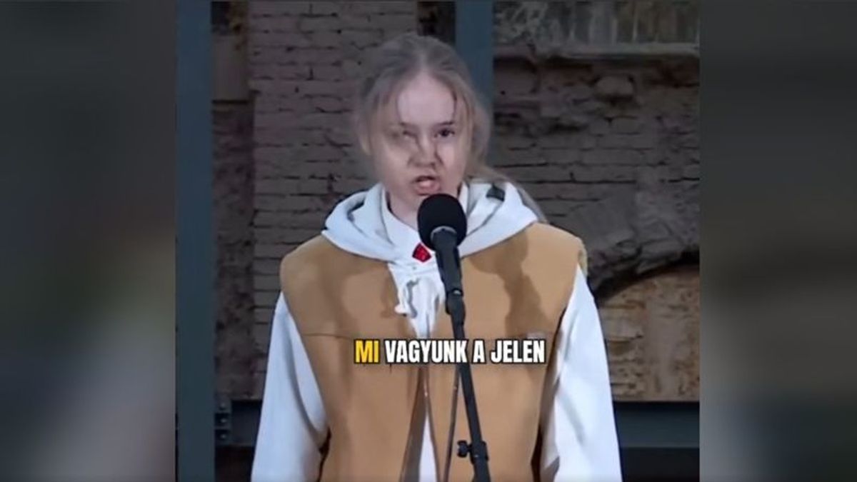 A papírrepülő-forradalomtól Hadházy kínos Himnusz-énekléséig – ismét kitettek magukért az ellenzéki tüntetők (VIDEÓ)