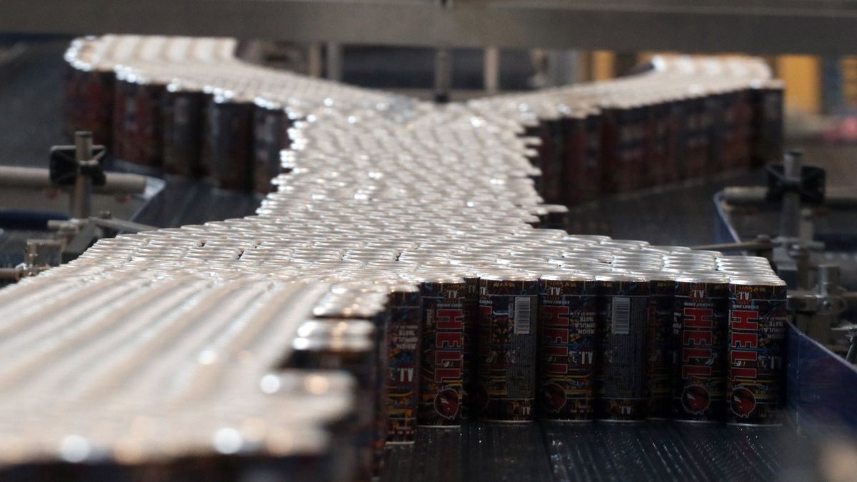 „Nem jó a gyermekeknek a koffein, de a kávéban és a kólában is van" – nem örül a piac az energiaitalokra vonatkozó szigorításnak