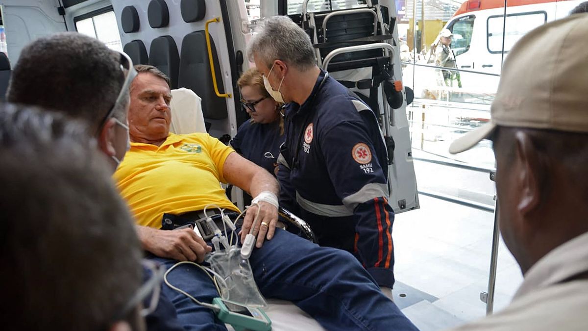 Kórházba került Jair Bolsonaro volt brazil elnök, rohammentőt kellett hívni hozzá (VIDEÓ)