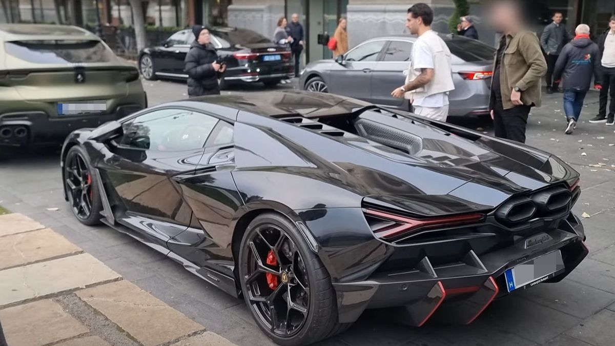 „Ő jár az autómmal” – Jákob Zoltán átpasszolta a Lamborghinijét Szoboszlainak