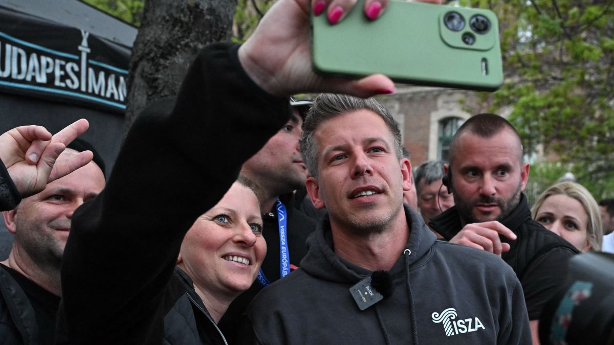 „Már nem kell sokat várnunk, és a laposföldhívők szintjére süllyed” – a Fidesz szóvivője is helyretette Magyar Pétert kamuvideója miatt