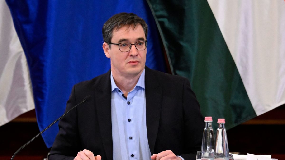 Óra indul: választania kell Karácsony Gergelynek a budapestiek és Gyurcsány emberei között