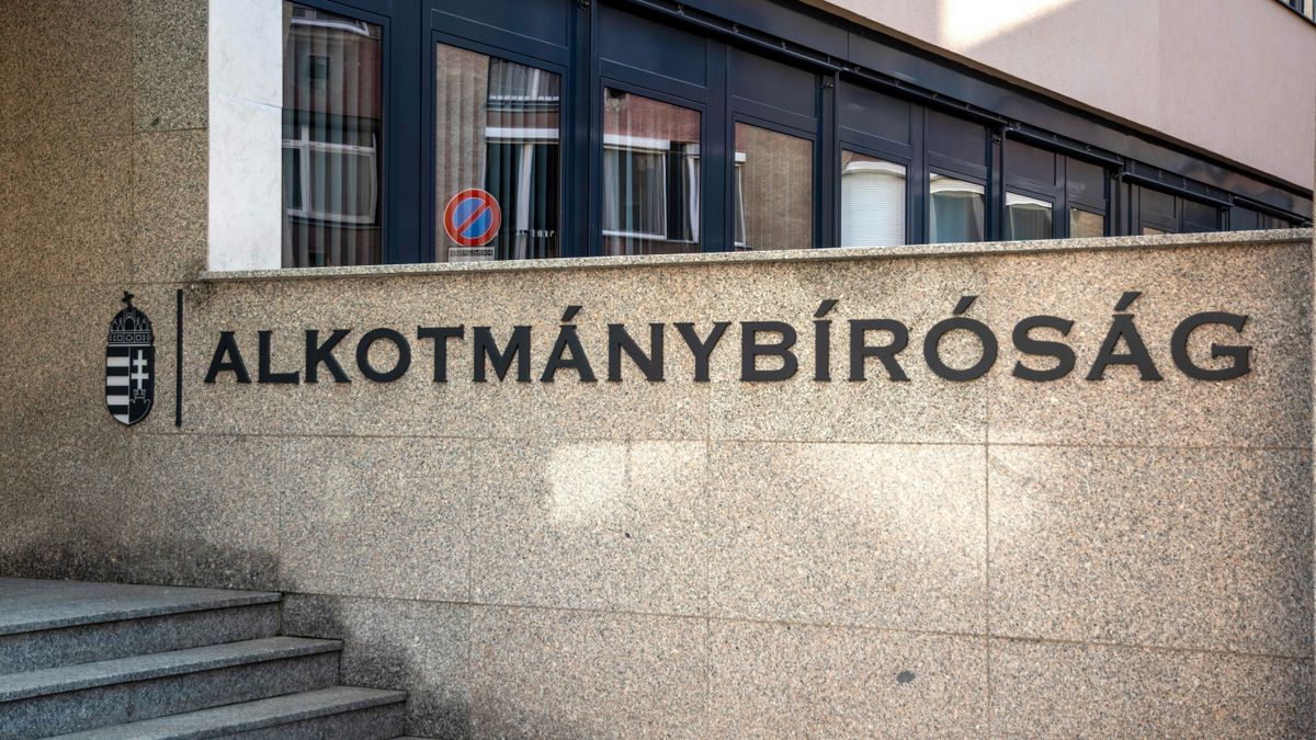 Ő vezeti az Alkotmánybíróságot, amíg nem lesz új elnöke a testületnek