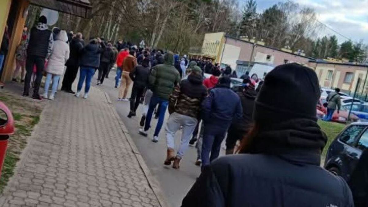 Migránsellenes tüntetések, késelések – súlyos állapotok uralkodnak Donald Tusk Lengyelországában