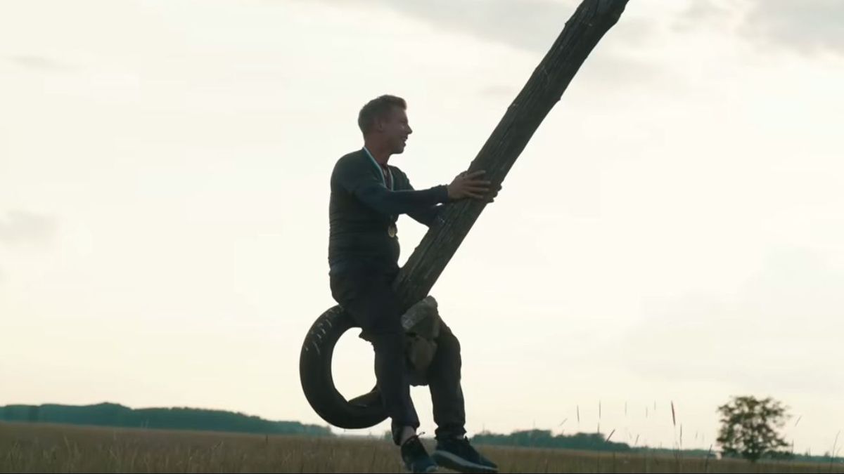 Magyar Péter menetelése fájóan rávilágít arra, mennyire testidegen a Tiszának a kamumagyarkodás (Videó)