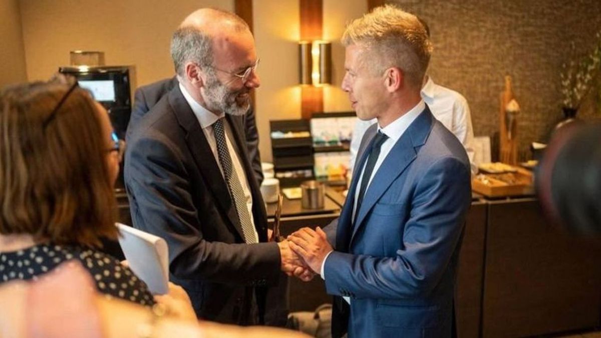 Ukrajna és Pride: Manfred Weber egyértelműen kimondta, mi alapján választott Orbán Viktor és Magyar Péter között