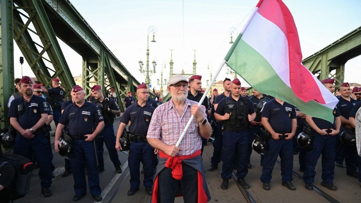 „Időlegesen fel kell majd függeszteni az Alaptörvény egyes részeit” – Fleck Zoltán elszabadult, Bárándy Péter a lengyel mintát javasolja az ellenzéknek