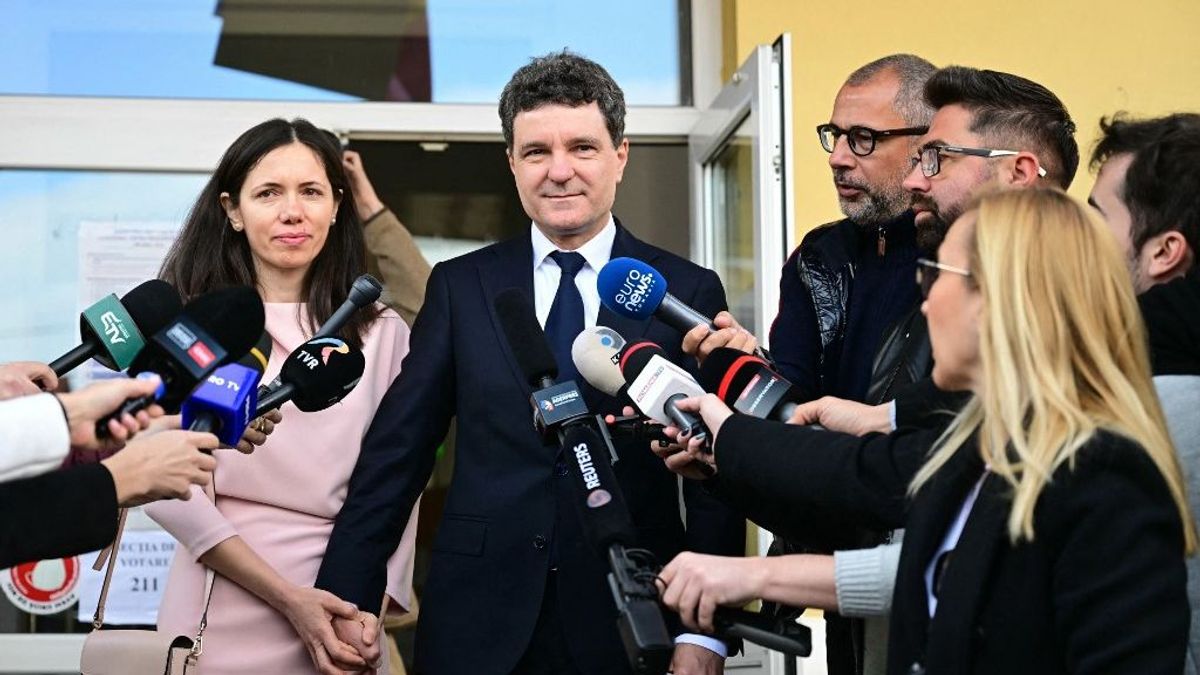 Káoszba fulladt a román elnökválasztás: mindkét jelölt győzelmet hirdetett