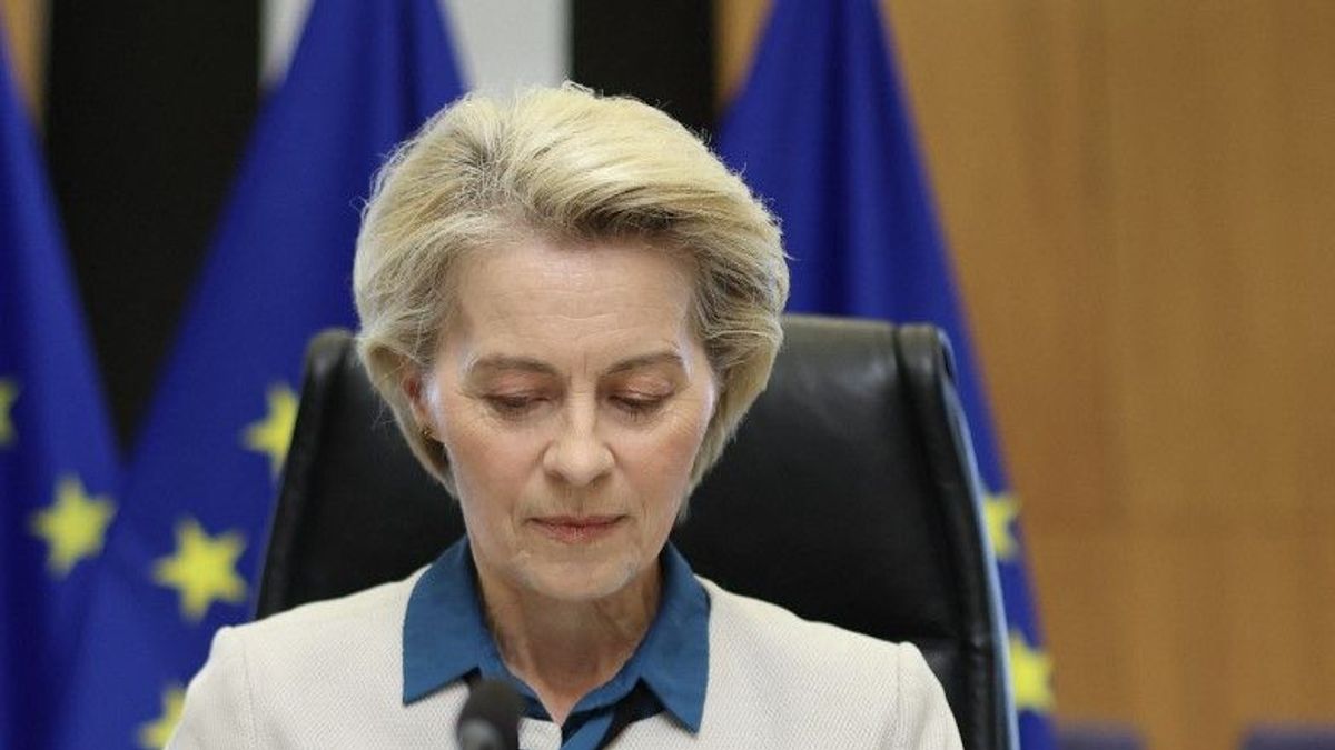 A múlt árnya: nagy bajba kerülhet Ursula von der Leyen