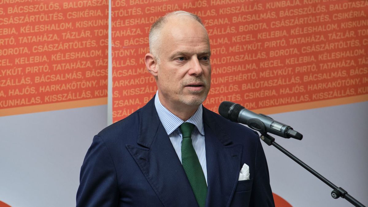 Honvédelmi miniszter: A magyar katonák nem szeretik a köpönyegforgatókat