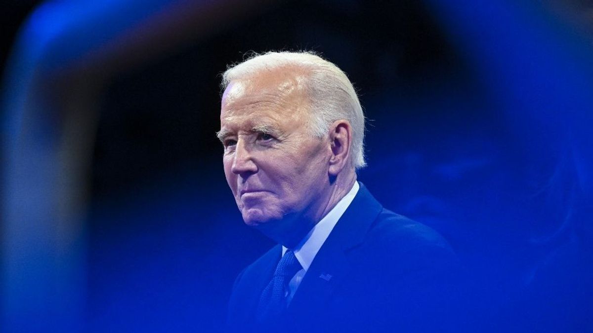 Kritikák kereszttüzében: üzent a világnak a súlyos beteg Joe Biden