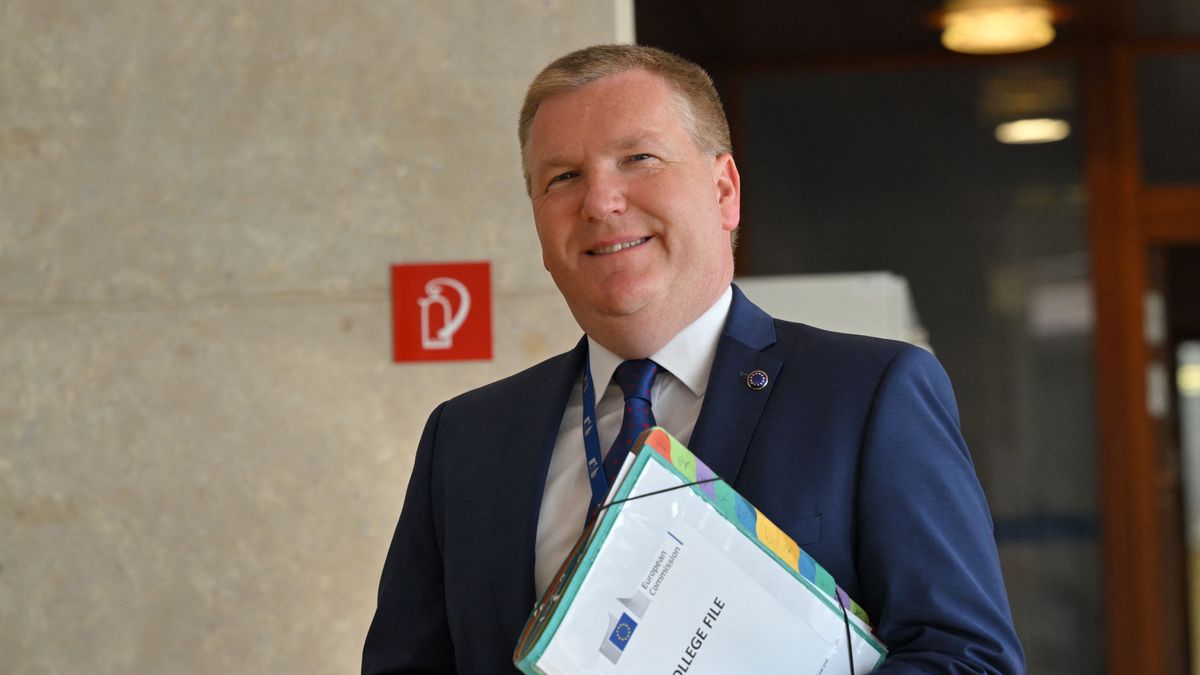 Micsoda véletlen: az uniós biztos aggódik a jogállamiságért, megalázó szavakkal illette Magyarországot