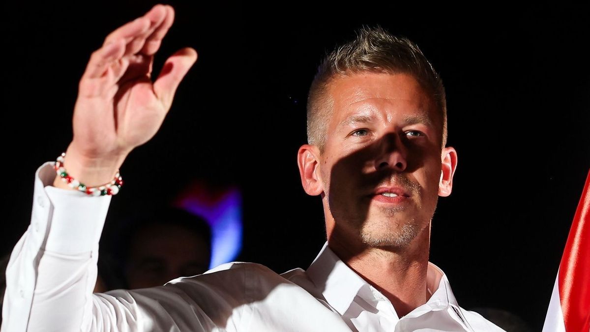 Csúcsformában vannak Magyar Péter emberei: az egyik elaludt, a másik pedig Rolexet villantott a Fővárosi Közgyűlésen