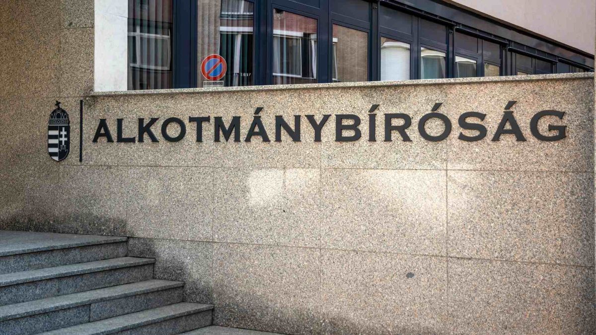 Új alkotmánybírókat választhat az Országgyűlés