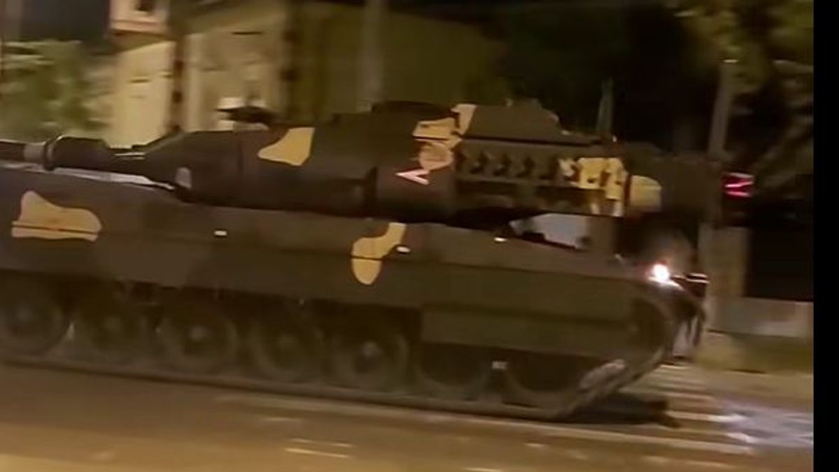 Harckocsik lepték el szombaton Budapest utcáit