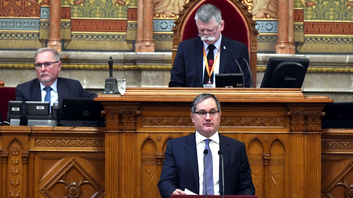 Nagy Márton nem kertelt: Ukrajna helyett a magyar családokra, nyugdíjasokra költ jövőre az állam