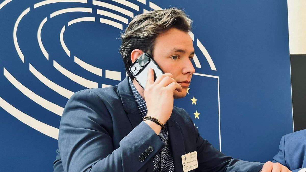 Zsideszes, fityeszes, csicska, szar, nyomorék, k. anyád, f*sszopó, hányadék, g*ci, propagandista, NER-nyalonc