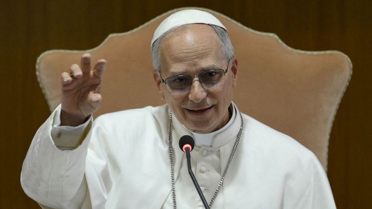 Itt a fordulat? – Stílusban XIV. Leó máris visszatért a XVI. Benedek által képviselt útra
