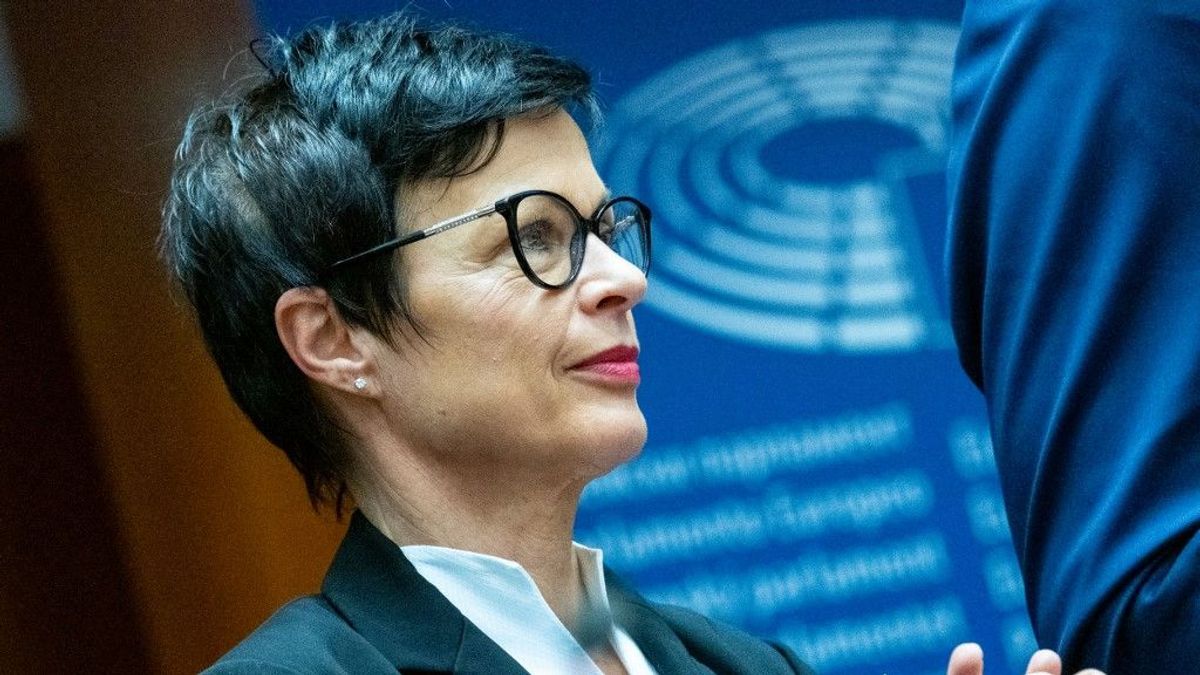 És velünk mi lesz? – Ukrajna miatt vonták kérdőre a kommentelők a brüsszeli bővítési biztost