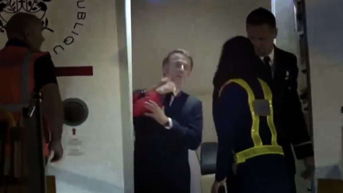 Eleinte tagadták, aztán rájöttek, nincs mit tagadni: szépen felpofozta Macront a felesége (VIDEÓ)