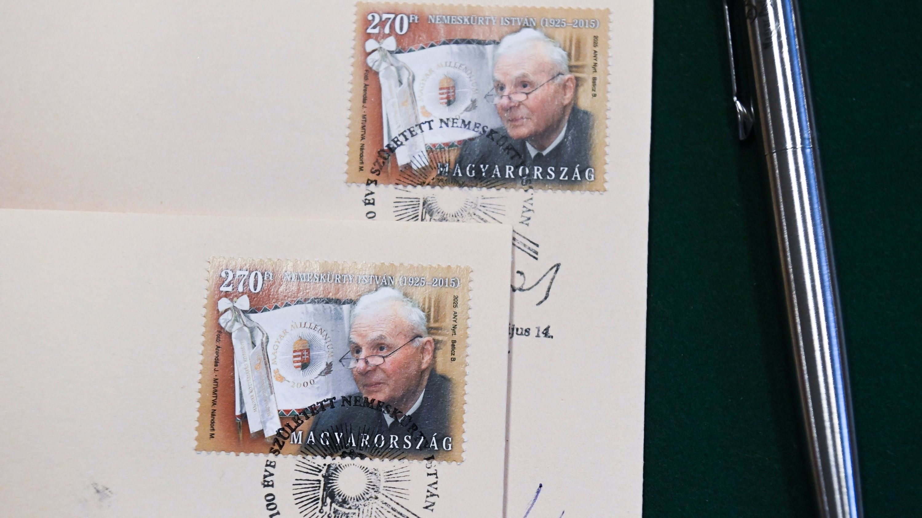 Száz éve született Nemeskürty István, emlékbélyeget bocsátottak ki a tiszteletére