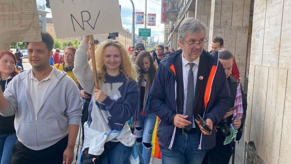 Lefotózták Hadházyt a Blahán