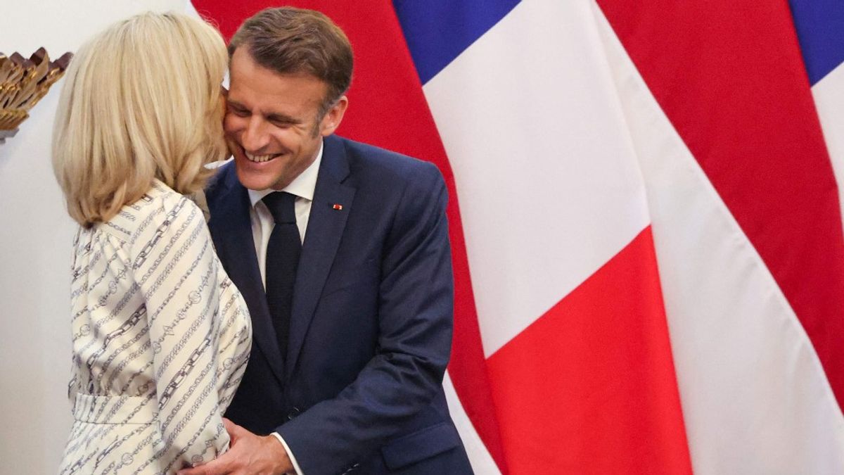 Még az asszony se tiszteli: ezt mondta Macron felesége, miután felpofozta az elnököt