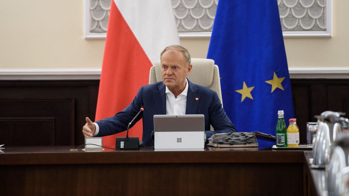 „Nem mindenkinek van oka örömre” – Tusk kormányátalakítást és koalíciós újratervezést jelentett be a választások utánra