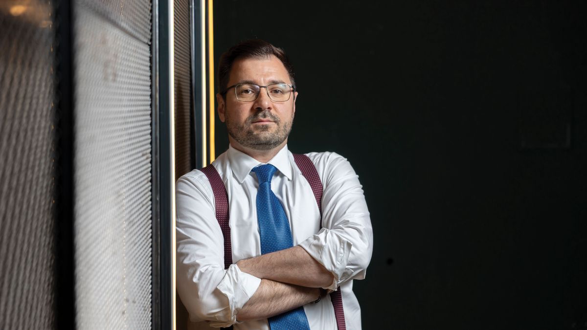 Európában is elindult a józan ész forradalma, csak ezt a liberális, globalista elit még megpróbálja visszanyomni – Szánthó Miklós a Mandinernek