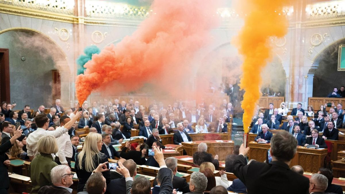 Néha becsúszik egy-két f.aszfejezés meg pár halálos fenyegetés, de nem érdekes, szeretet van