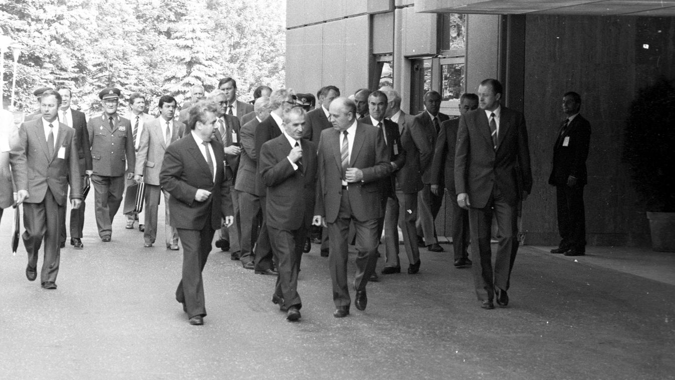 Munkára buzdított a Varsói Szerződés